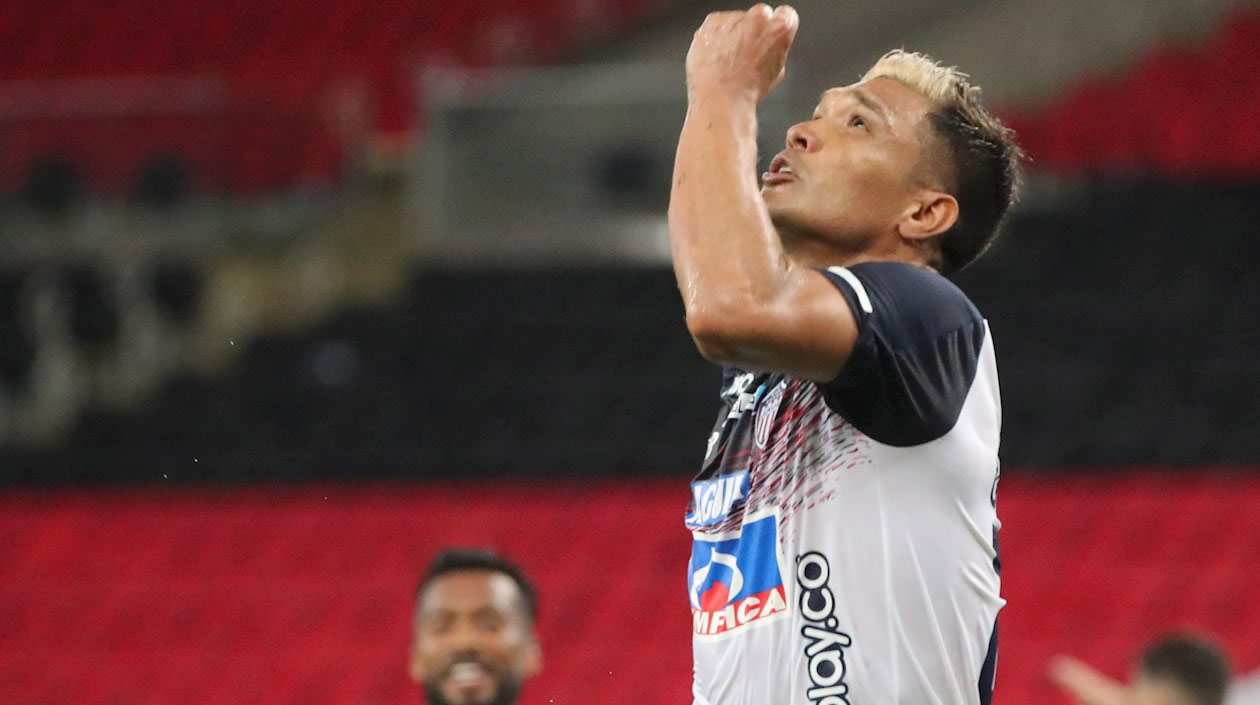 El jugador Teofilo Gutiérrez de Junior celebra un gol