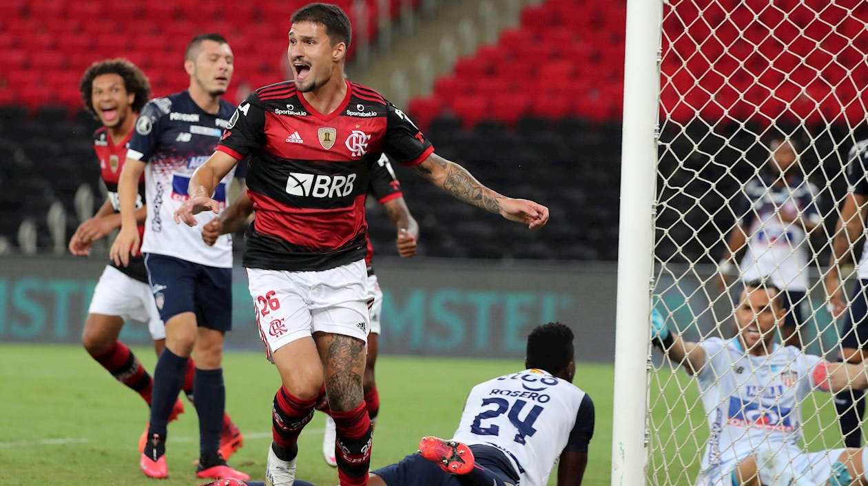 Matheus Soares de Flamengo celebra un gol hoy