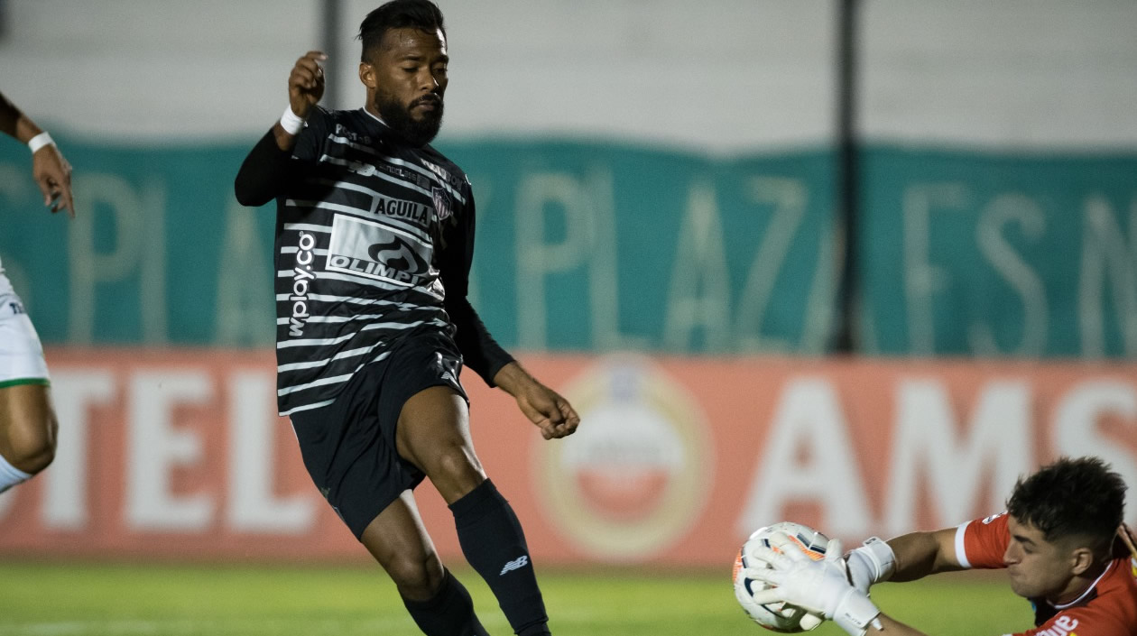 Luis Gonzáles salió para los minutos finales. 