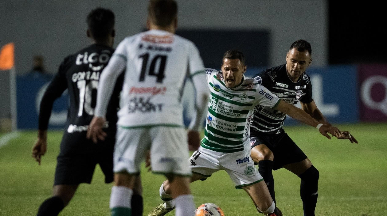 Marlon Piedrahíta no tuvo problemas en defensa. 