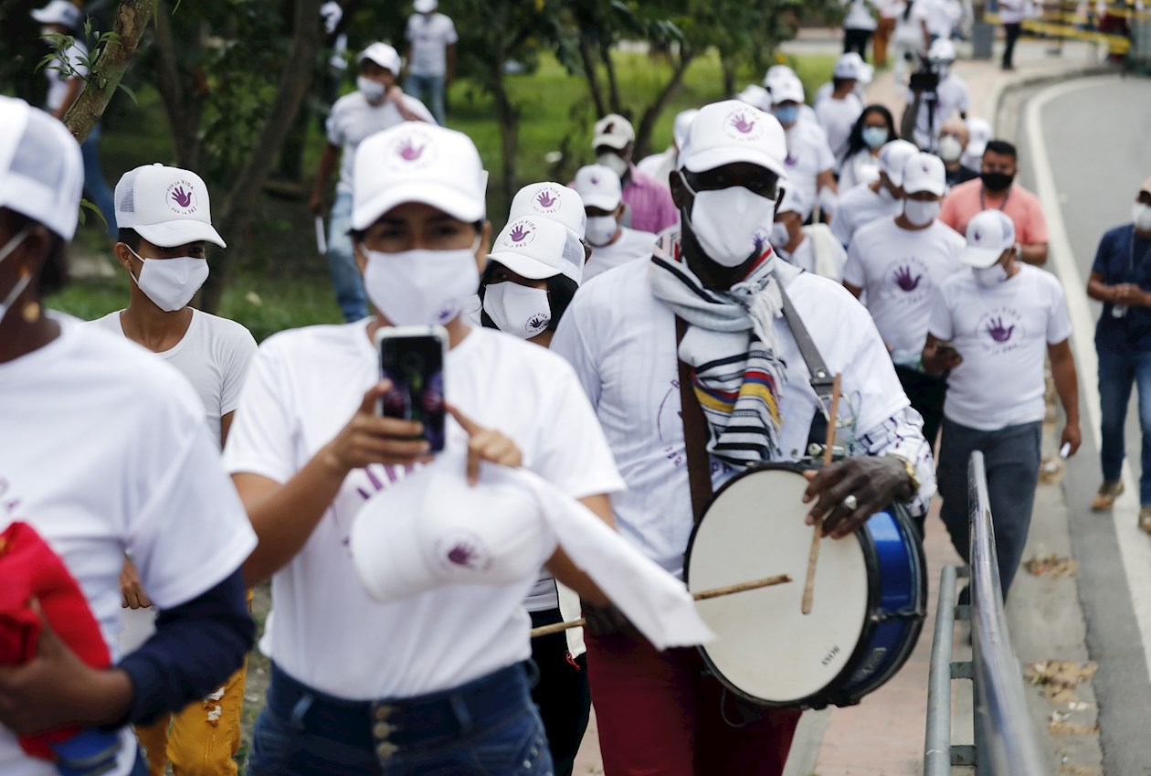  Centenares de exguerrilleros del partido FARC comenzaron a llegar este sábado a Bogotá procedentes de distintas partes del país para exigir al Gobierno colombiano medidas contra la violencia que se ha cobrado la vida de 234 de ellos desde que se firmó la paz en 2016. 