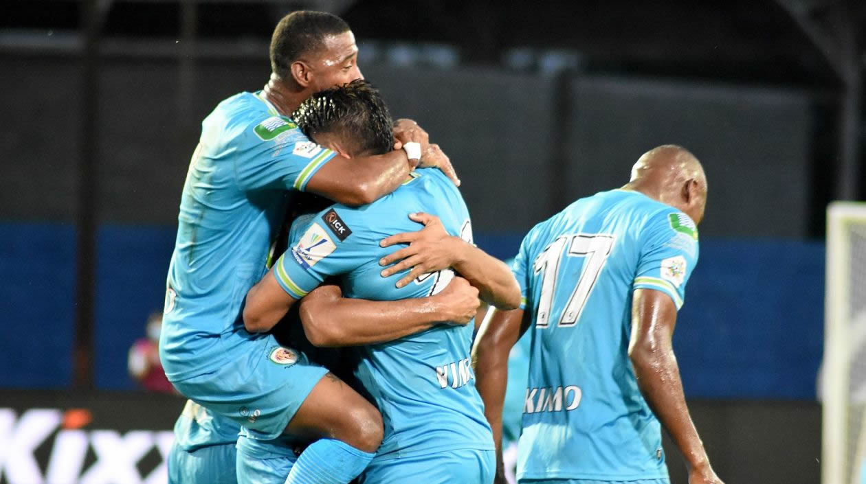 Fabián Mosquera celebrando con sus compañeros de Jaguares.