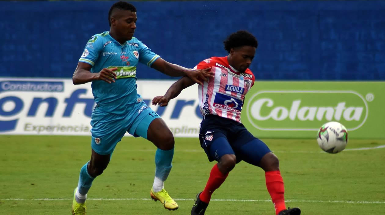 El lateral Fabián Viáfara en función ofensiva.