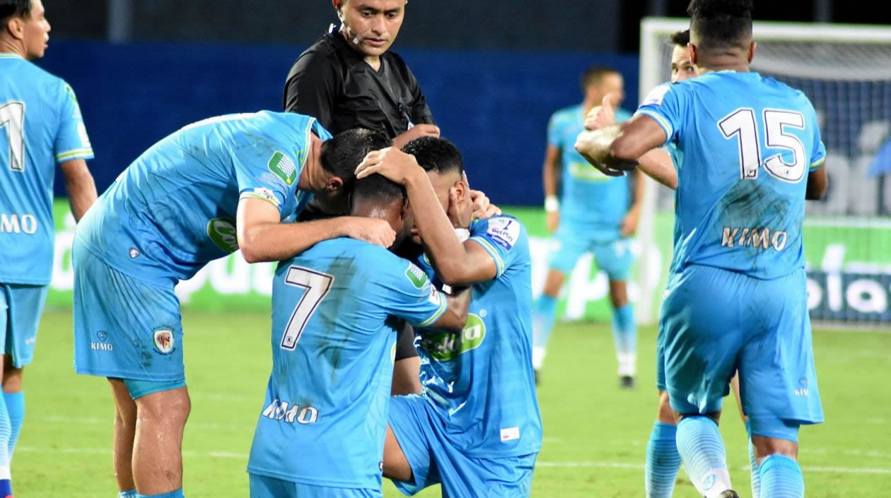 Jugadores de Jaguares celebrando el descuento por parte de Fabián Mosquera.