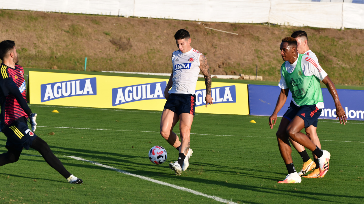 James Rodríguez liderando el equipo.