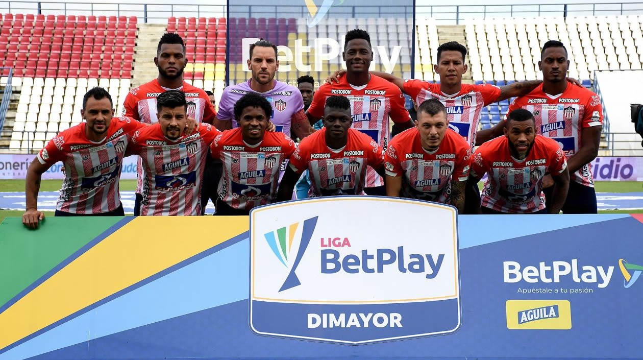Nómina titular del Junior en el estadio Jaraguay.