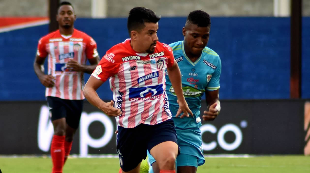 Sherman Cárdenas en función ofensiva.