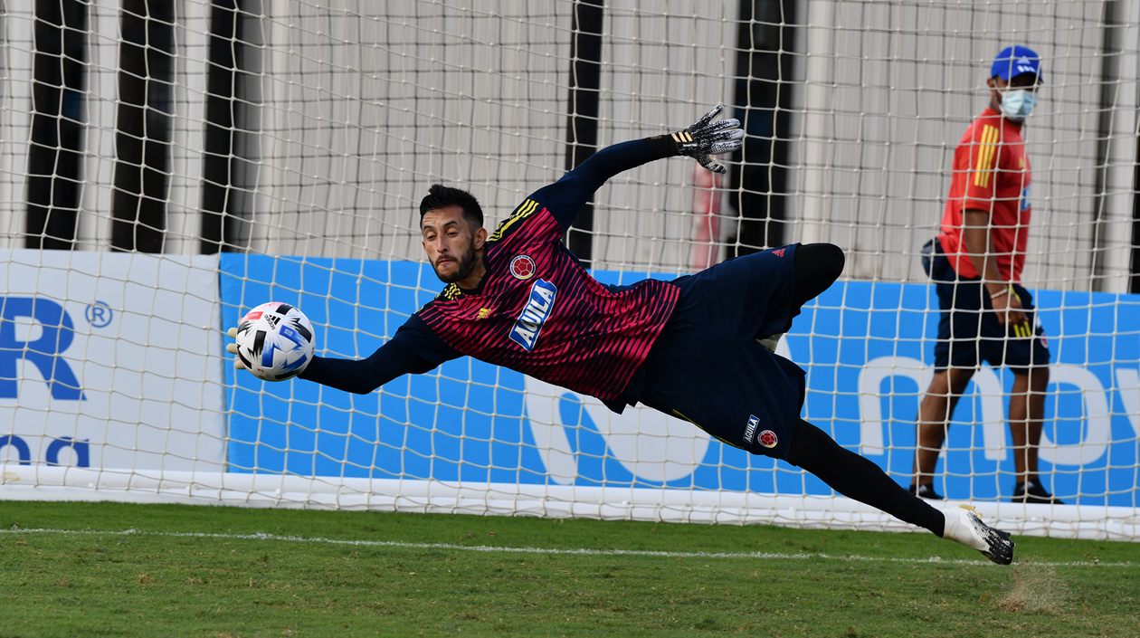 El arquero Camilo Vargas en el entrenamiento de hoy.