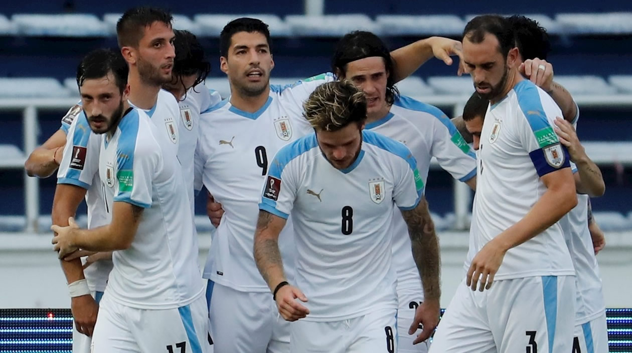 Luis Suárez de Uruguay celebra su gol