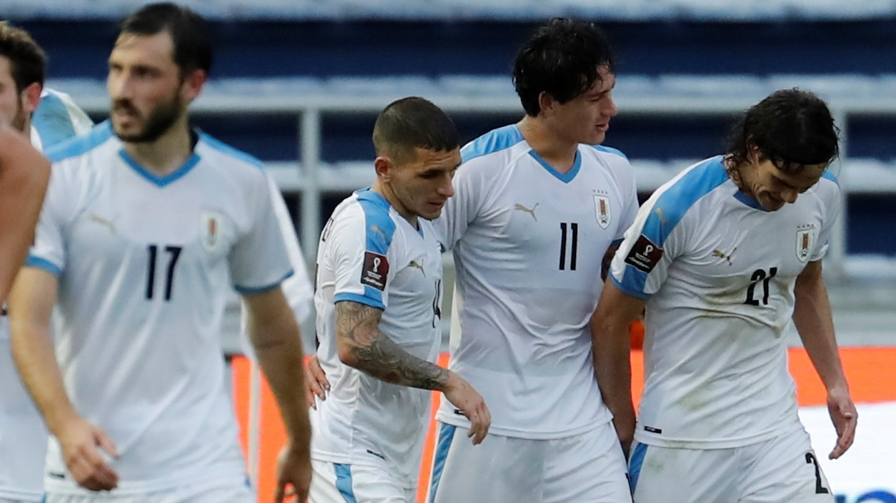 Darwin Nuñez celebra al anotar un gol