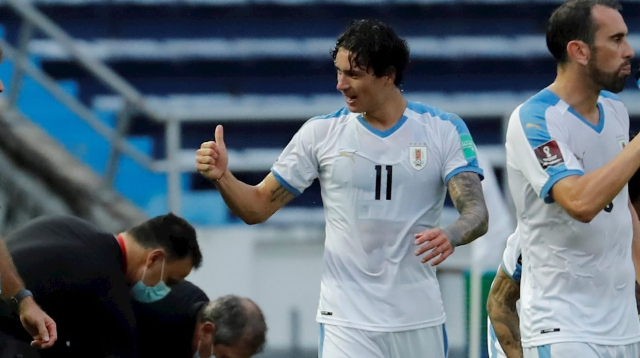 Darwin Nuñez de Uruguay celebra al anotar un gol hoy