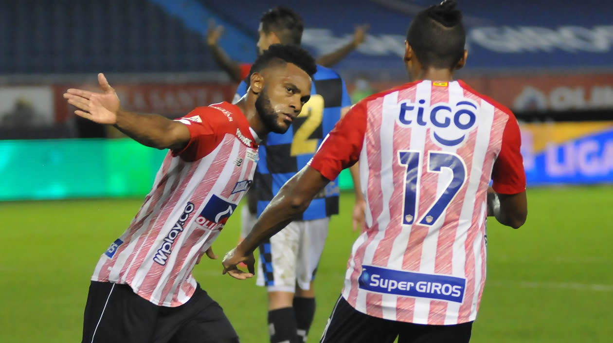Miguel Ángel Borja celebrando con Gabriel Fuentes.