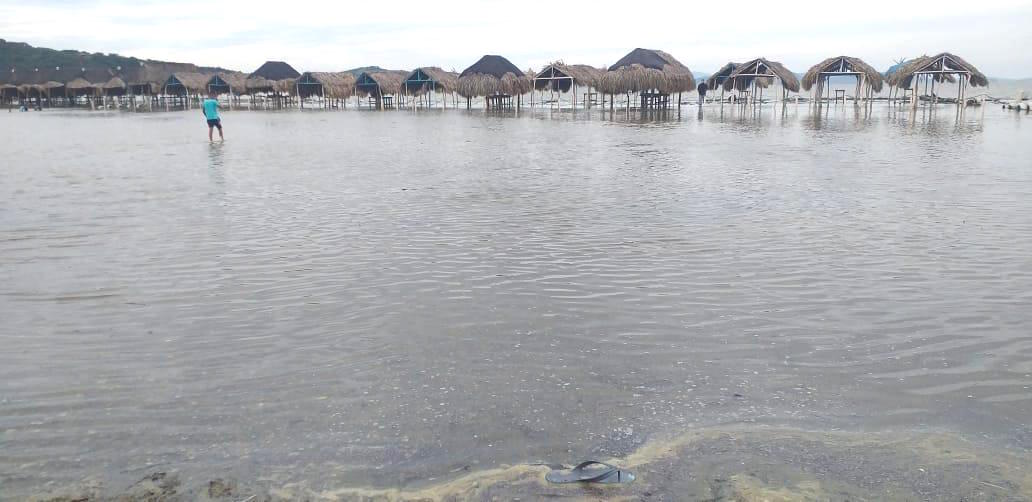 Negocios turísticos afectados en la zona costera del Atlántico.