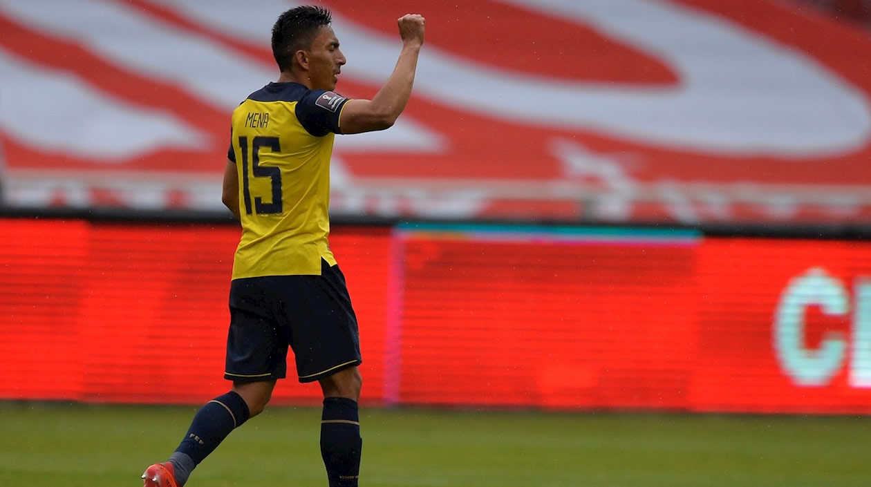 Ángel Mena celebrando su gol.