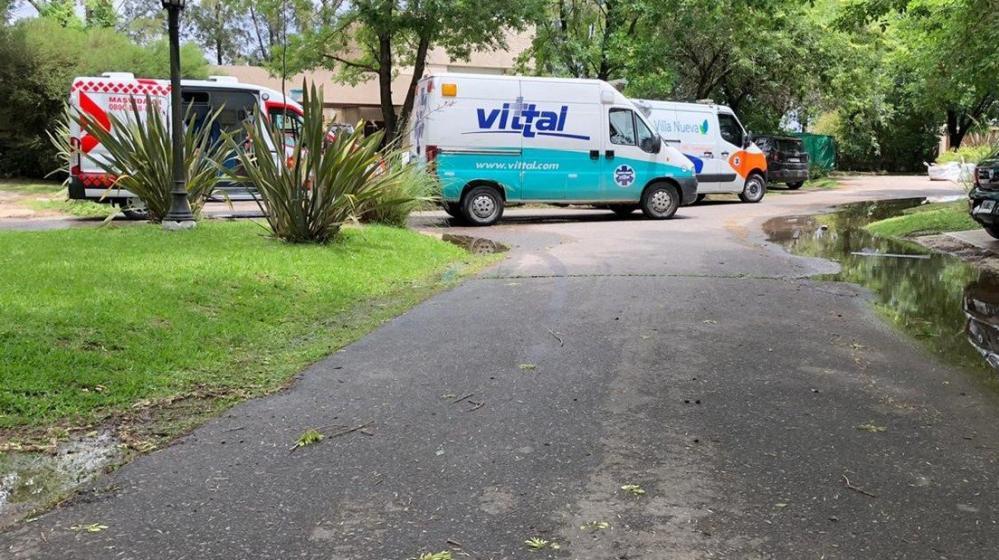 Ambulancias en la residencia de Diego Maradona.