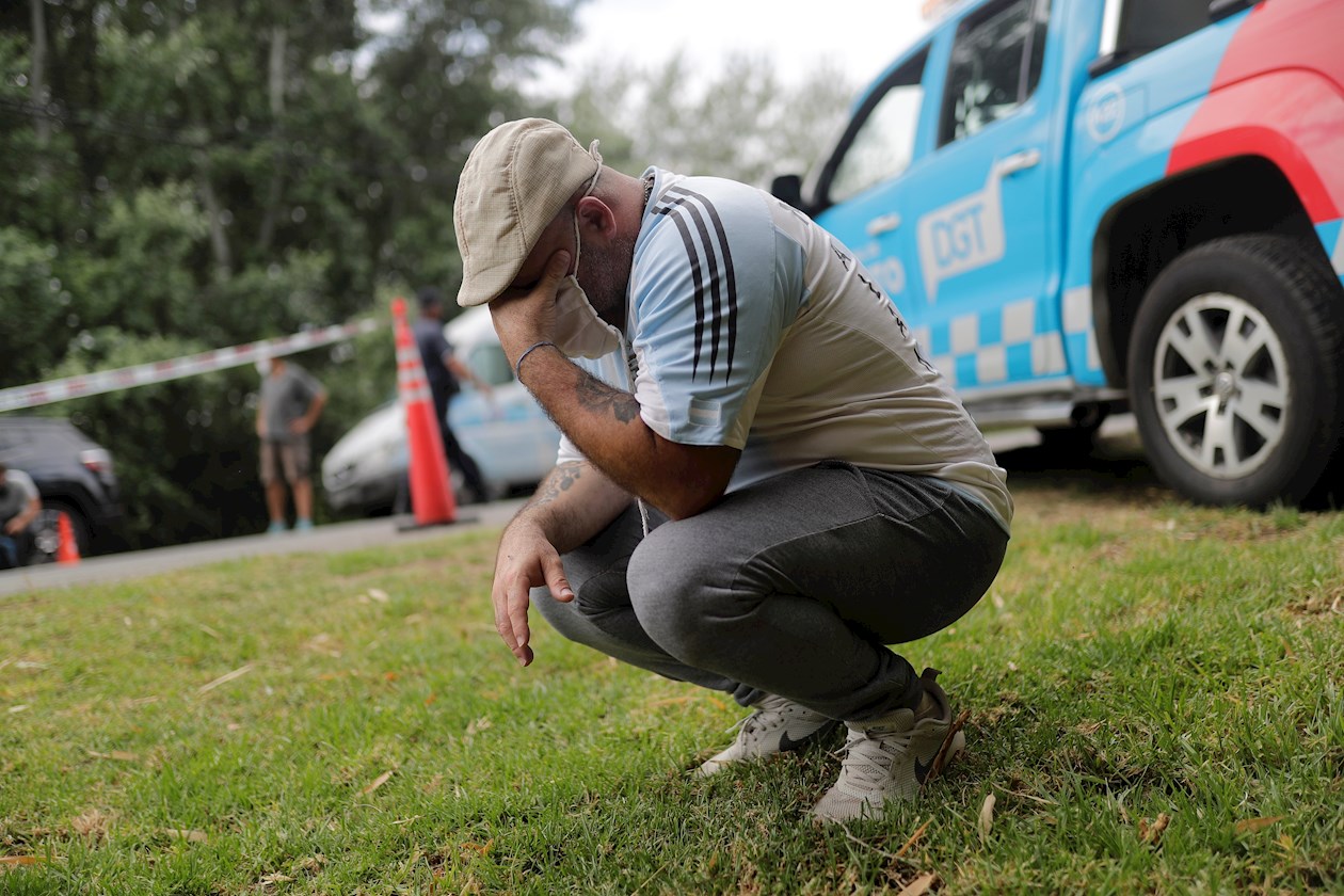 Los hinchas argentinos lloran a su ídolo.