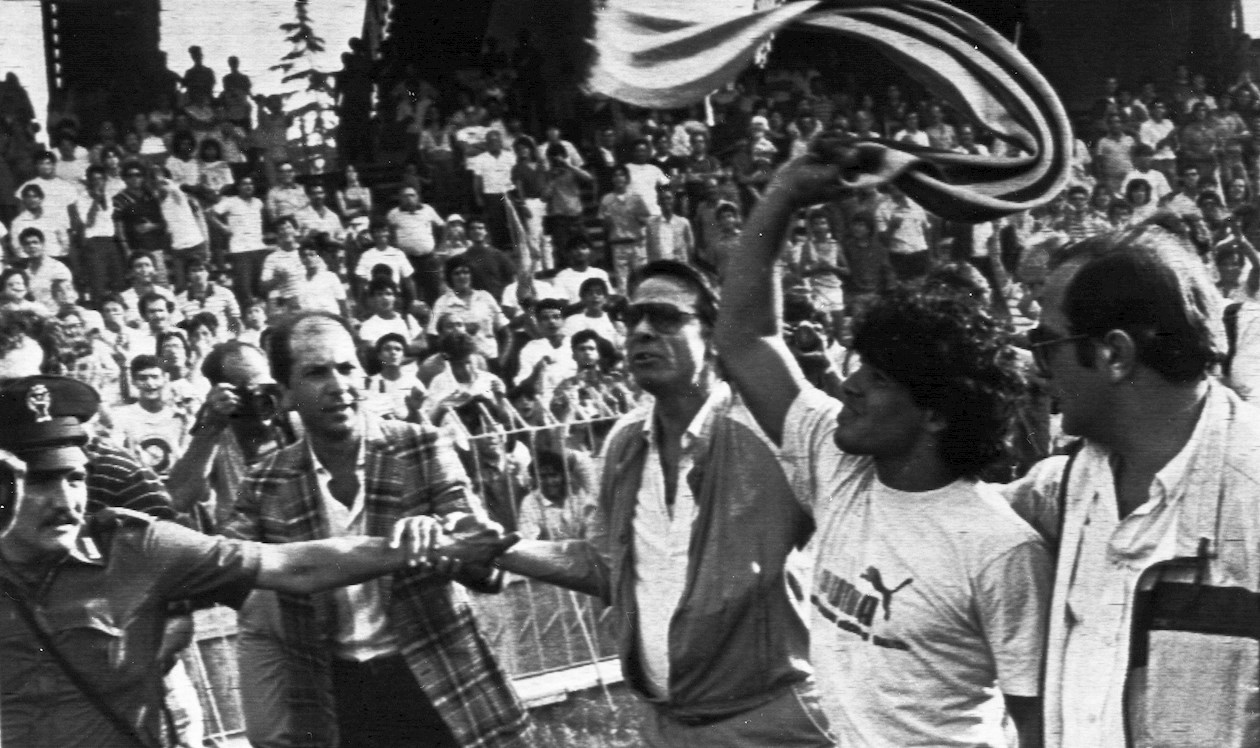 Diego Maradona en su presentación en el Nápoles.