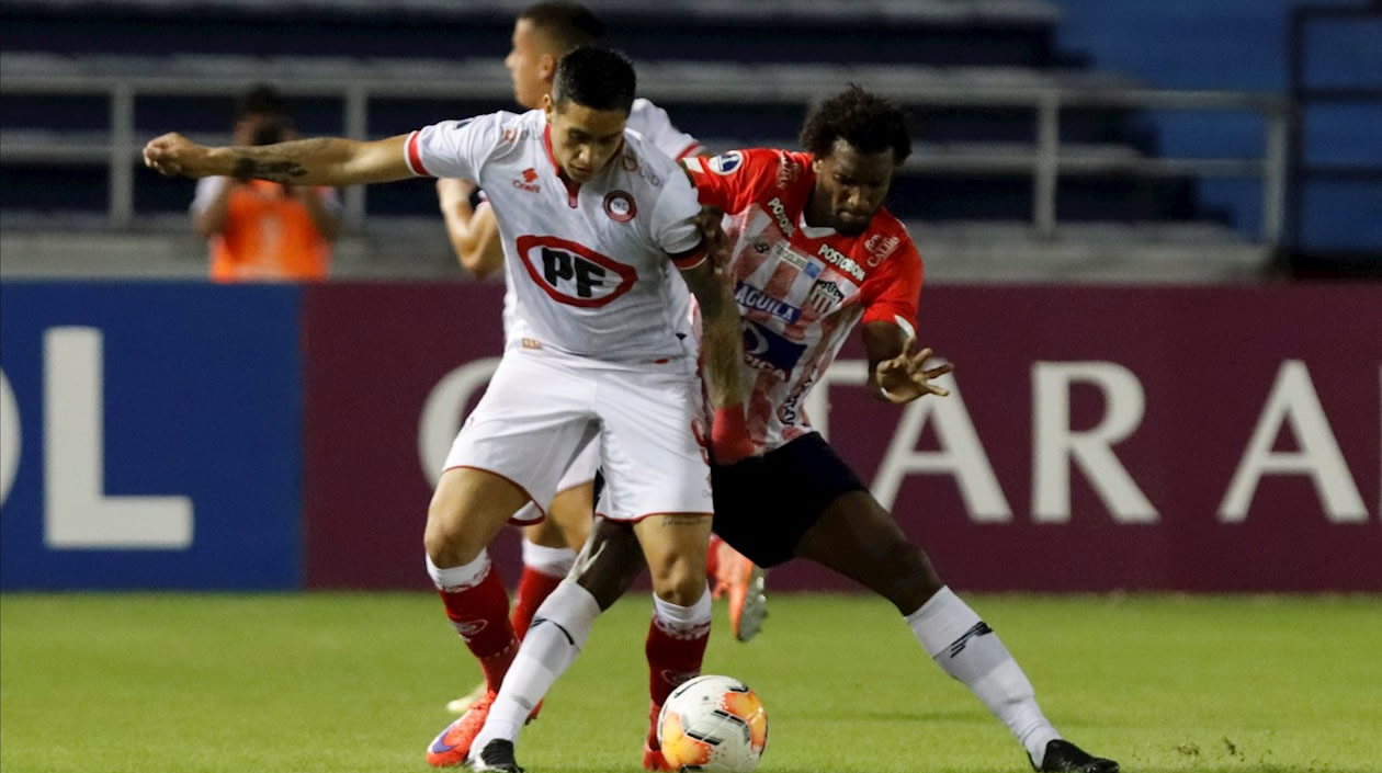 Didier Moreno neutralizando la ofensiva visitante.