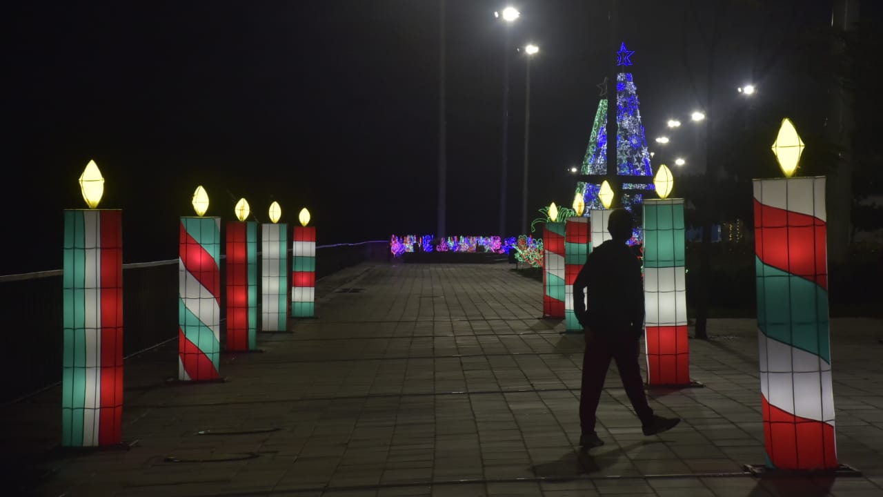 Las velitas iluminadas.