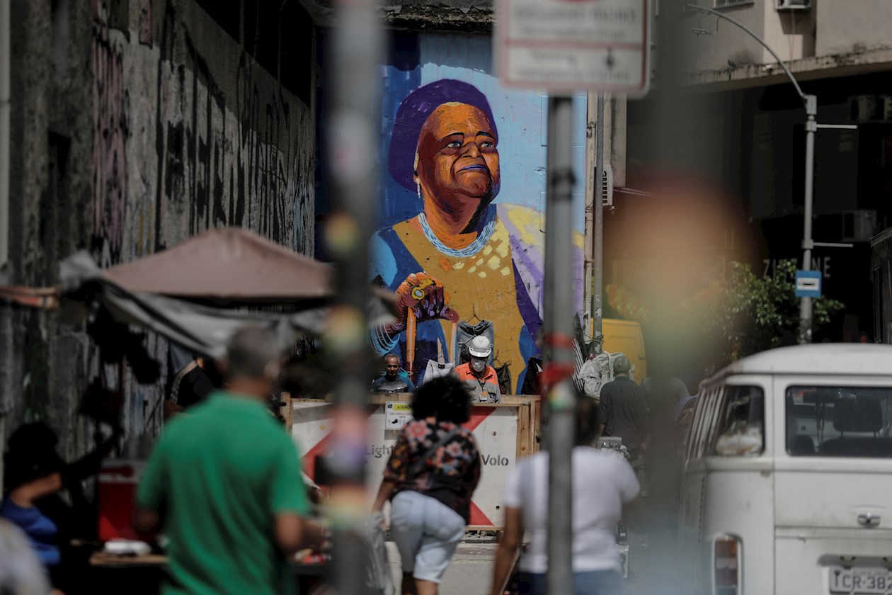 Pintura de la líder religiosa Mae Beata de Iemanjá (1931-2017) en Río de Janeiro. 