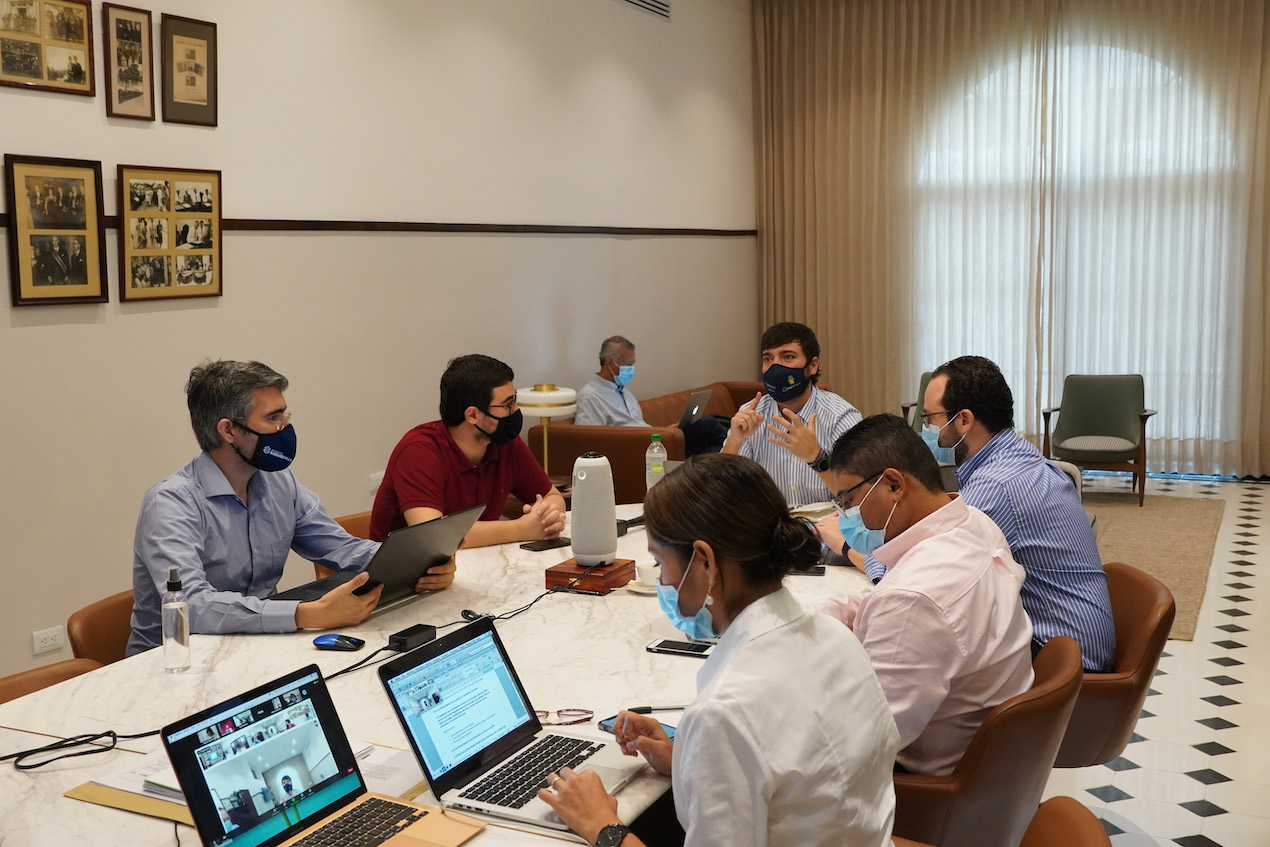 Alcalde Jaime Pumarejo durante la rueda de prensa.