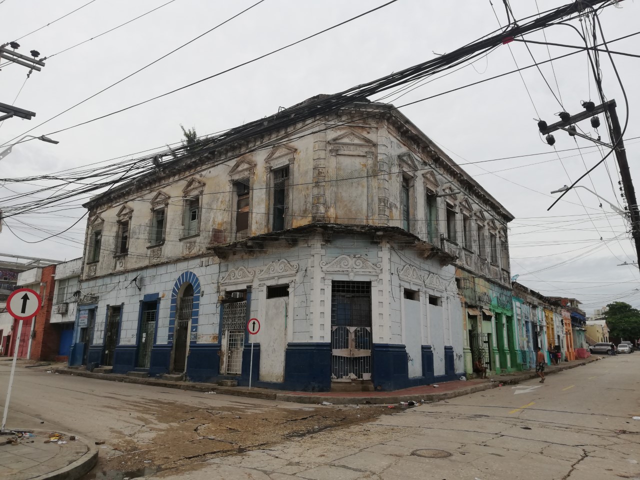 Edificio 'La Pajarera', en el Barrio Abajo. 