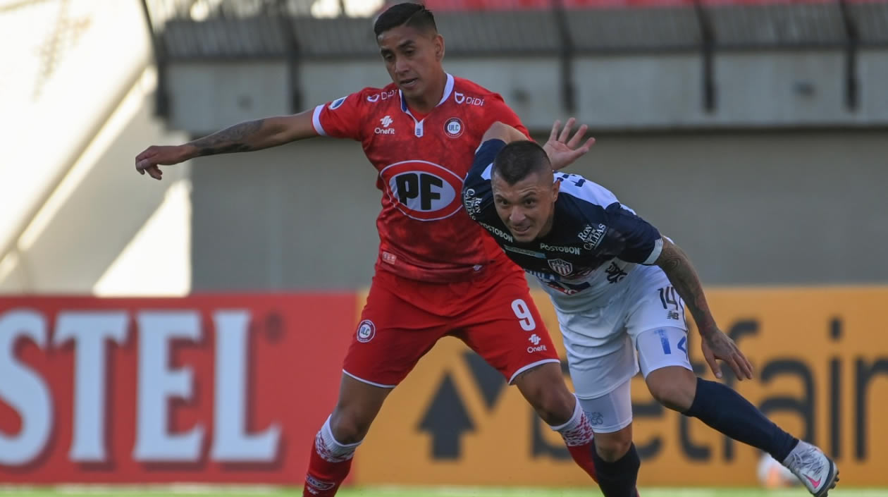 Leonardo Pico neutralizando el ingreso de Andres Vilches.