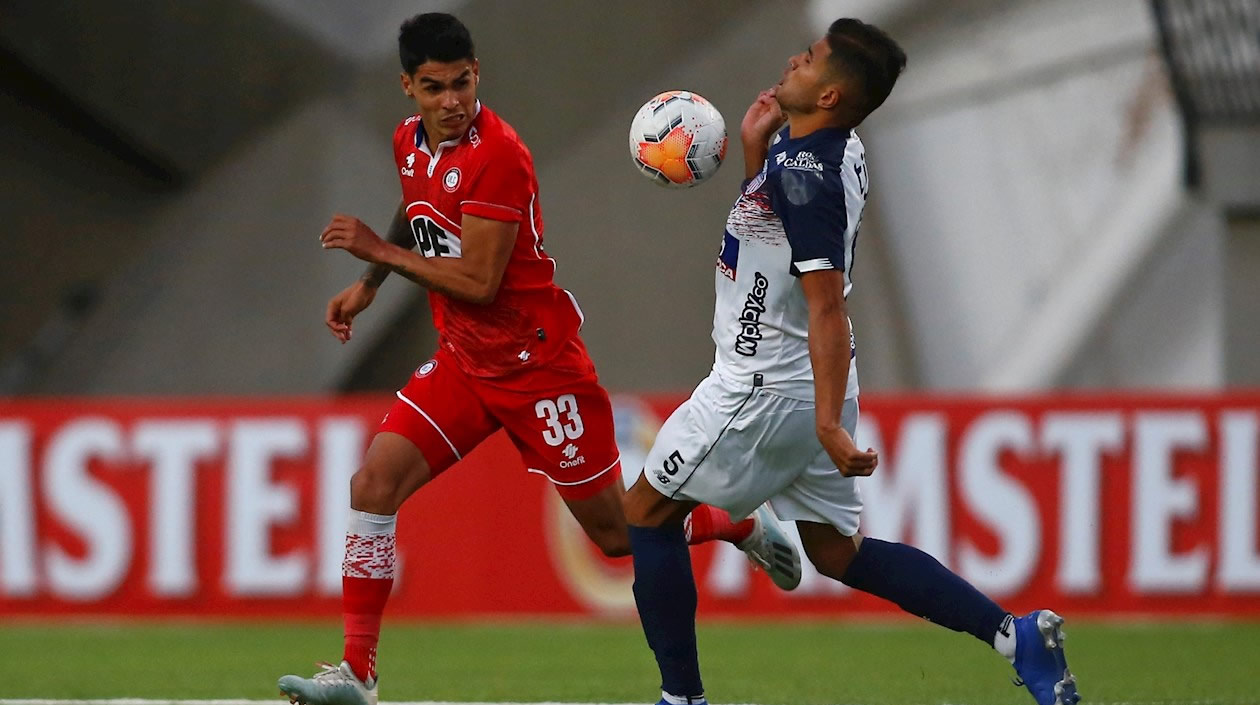 Larrry Vásquez frente a Erick Wiemberg.