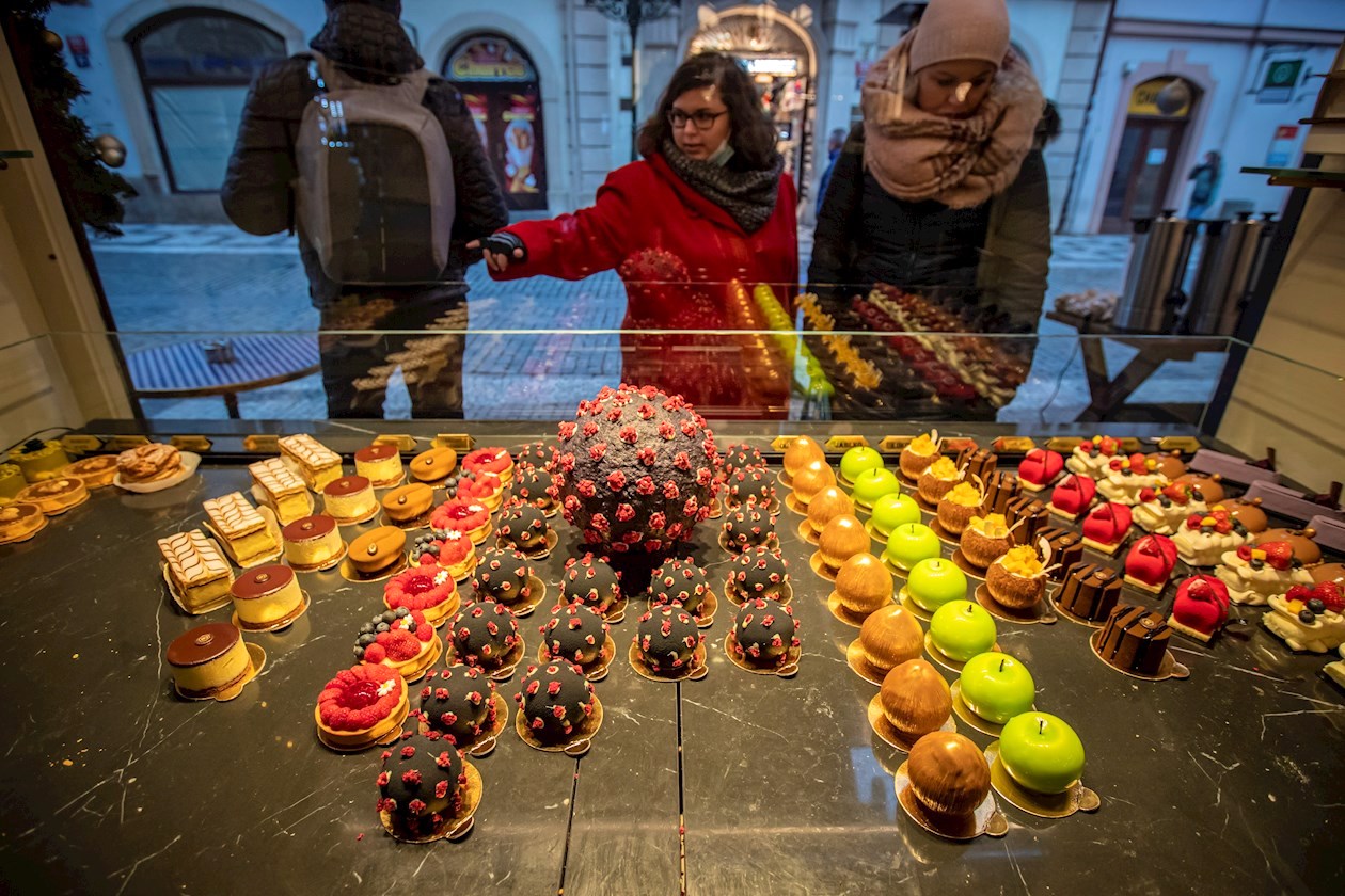 Vitrina del famoso café Cerna Madona en Praga.