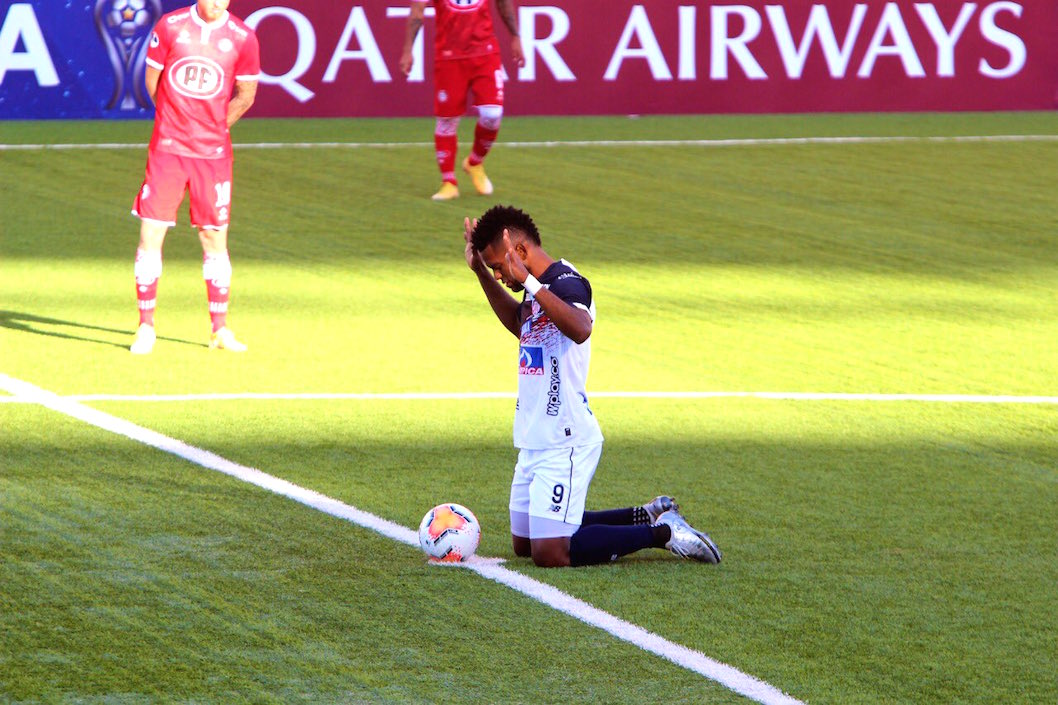 Miguel Ángel Borja durante el partido ante La Calera.