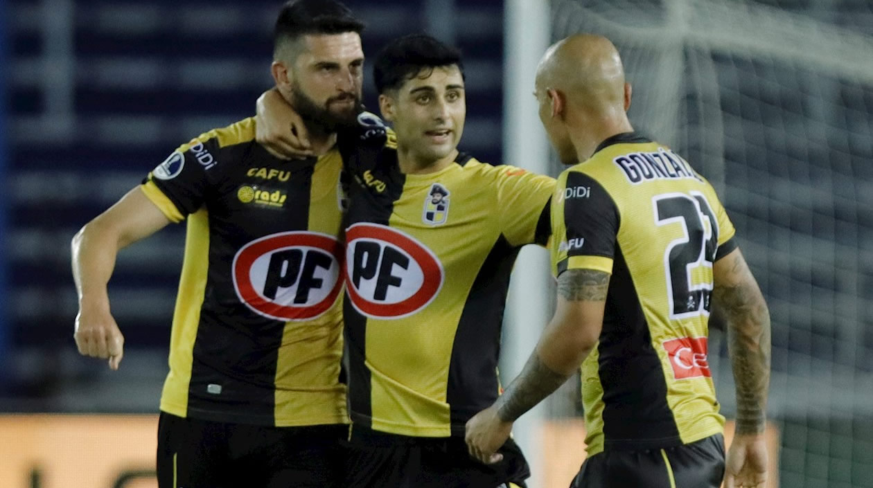 Federico Pereyra, Raúl Osorio y Víctor González de Coquimbo celebran un gol
