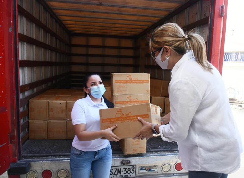 Prensa Gobernación del Atlántico. La Secretaria de Salud recibe elementos de donación.