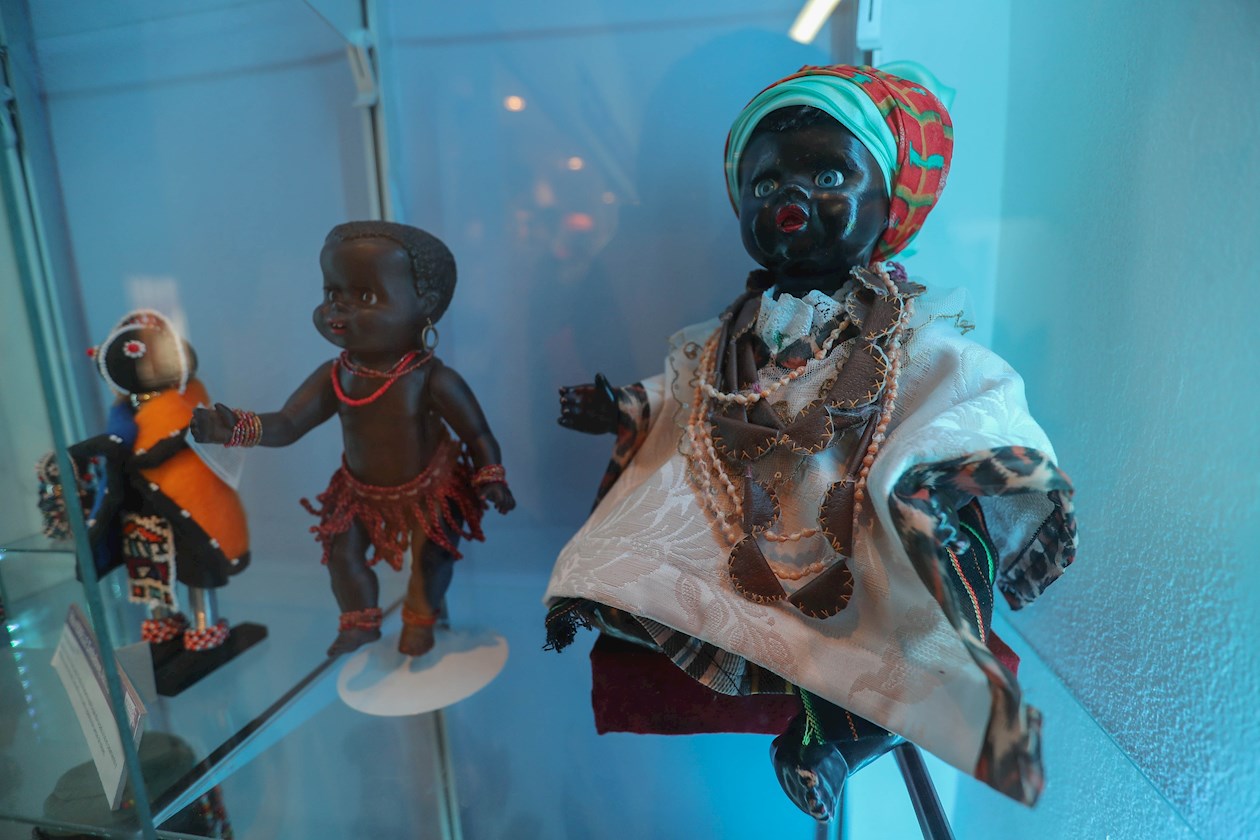 Vista de muñecas "La mágica inclusión del color", durante la exposición "Cien años de muñecas",Vista de muñecas "La mágica inclusión del color", durante la exposición "Cien años de muñecas" en La Paz, Bolivia.