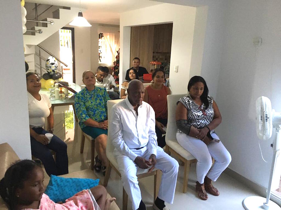 Cortesía Acompañado de familiares durante la ceremonia.