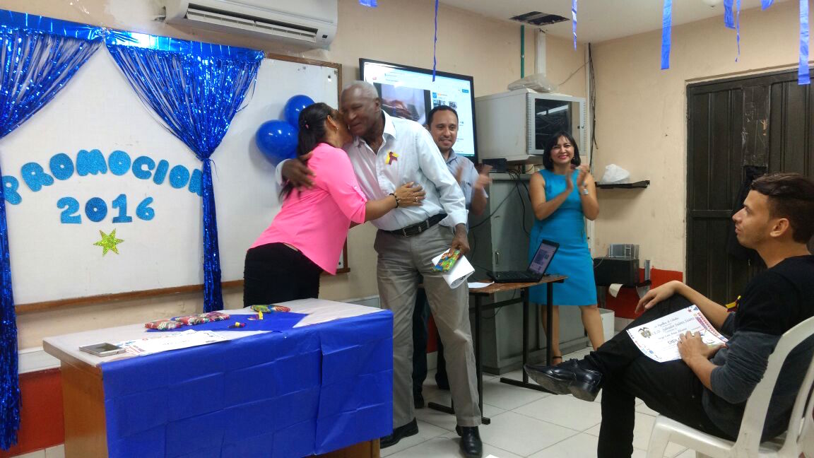 Cortesía Recibiendo la graduación de primaria en 2016.