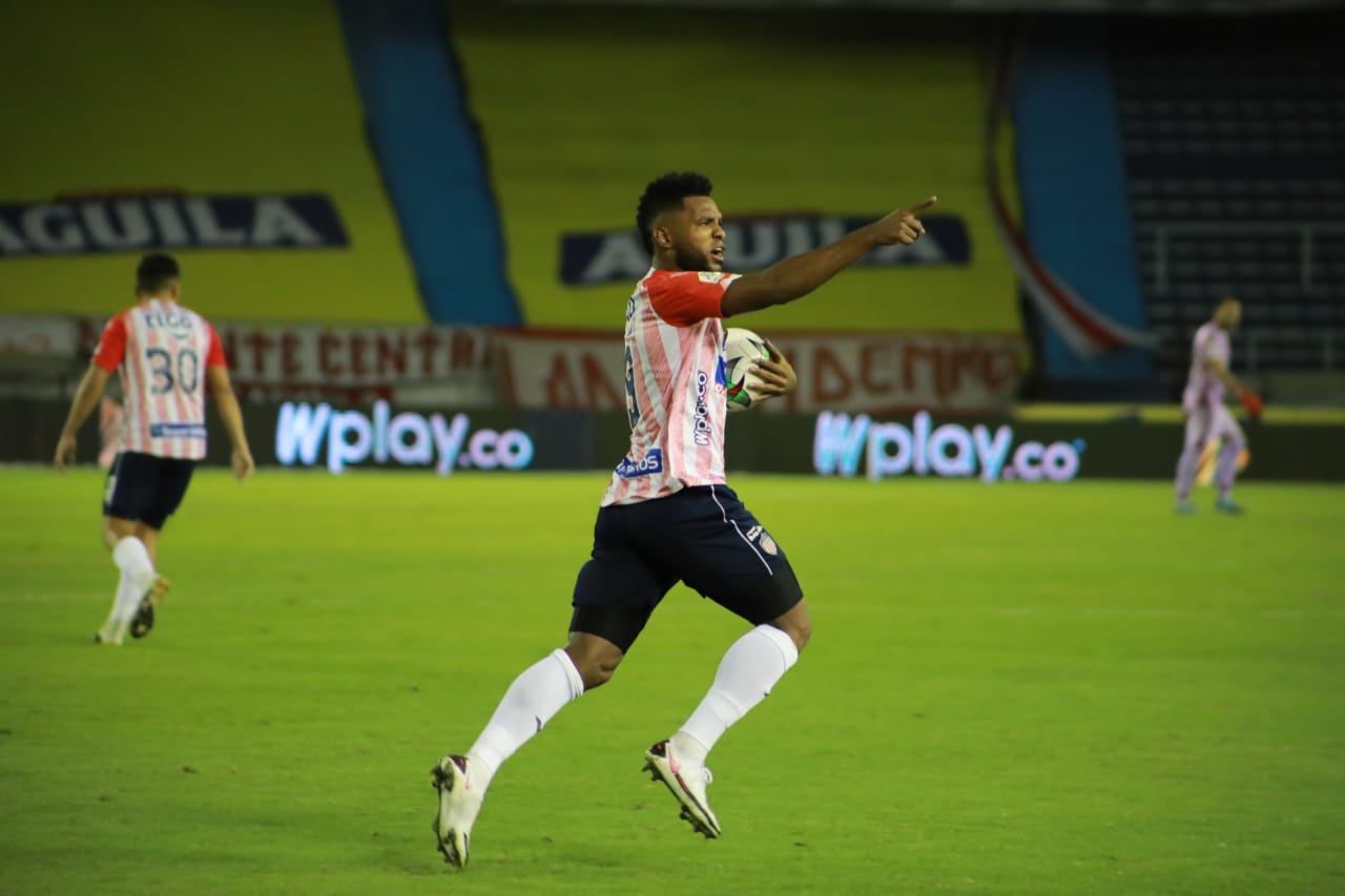 Borja celebrando un gol que le fue anulado por el VAR.