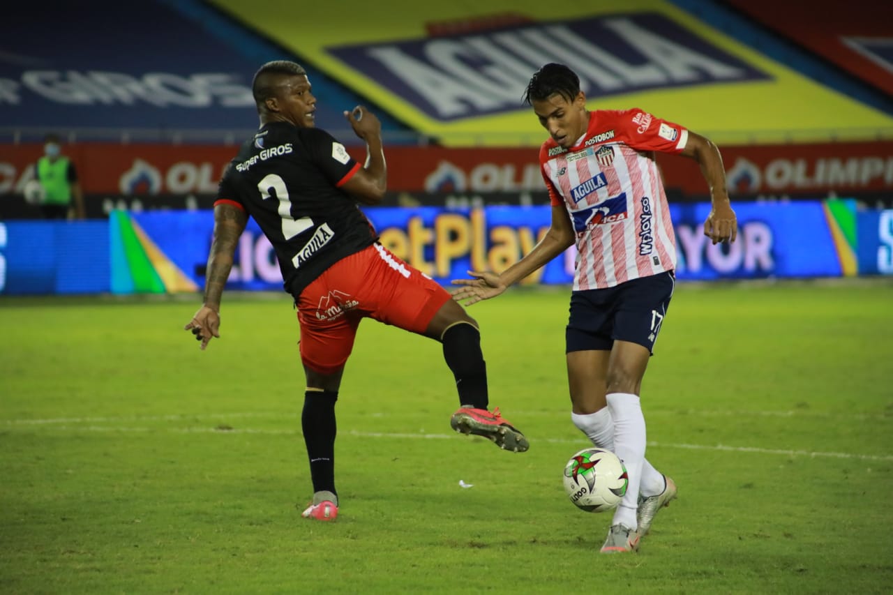 Pablo Ortiz intentando controlar un avance 'tiburón'.