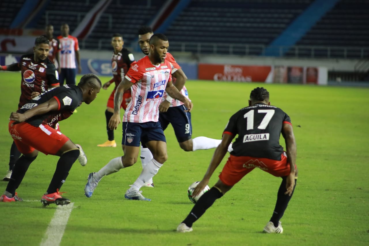 Freddy Hinstroza frente al cerco americano.
