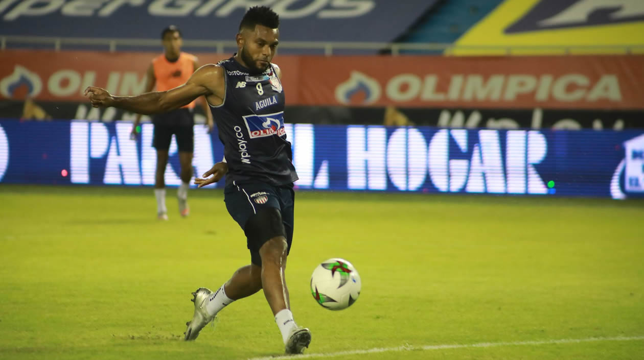Miguel Ángel Borja en entrenamiento previo al partido.