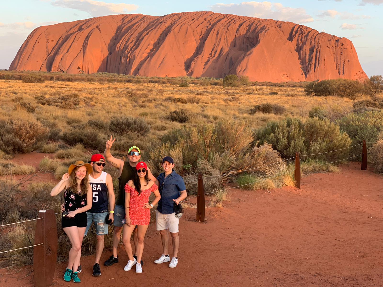 El barranquillero Jesús Cabrales Galán, junto a un grupo de amigos en Australia.