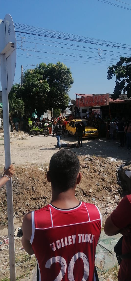 El cuerpo del hombre quedó tendido en el lugar de los hechos. 