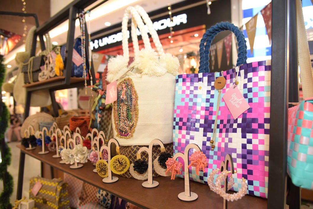 Variedad de bolsos.