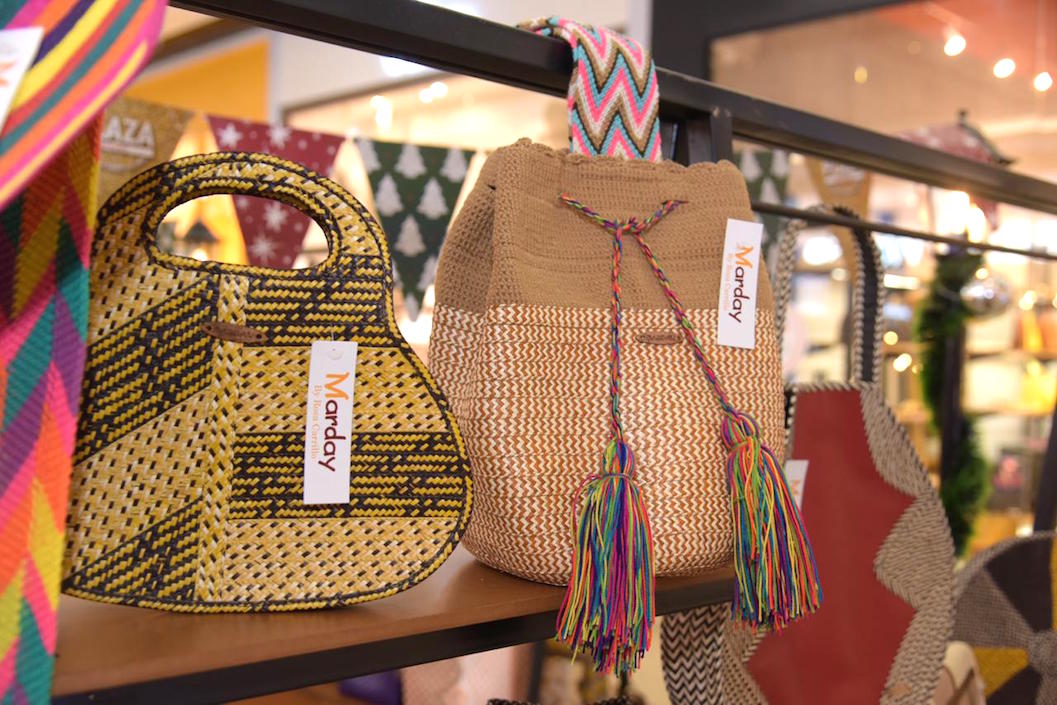 Bolsos y mochilas.