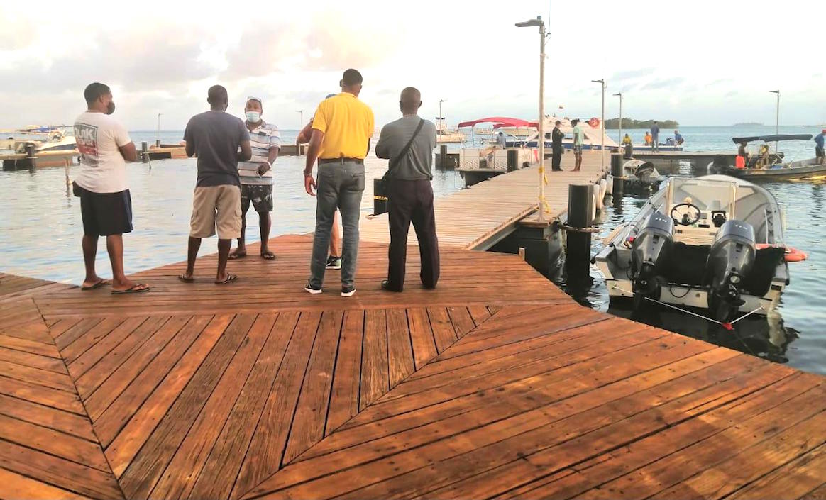 Inspección de la Dimar en el muelle.