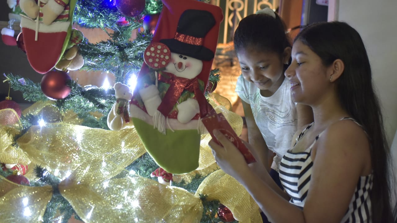 Preparativos para la entrega de regalos.