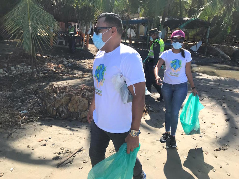 Los jóvenes en plena actividad en las playas de Santa Verónica.