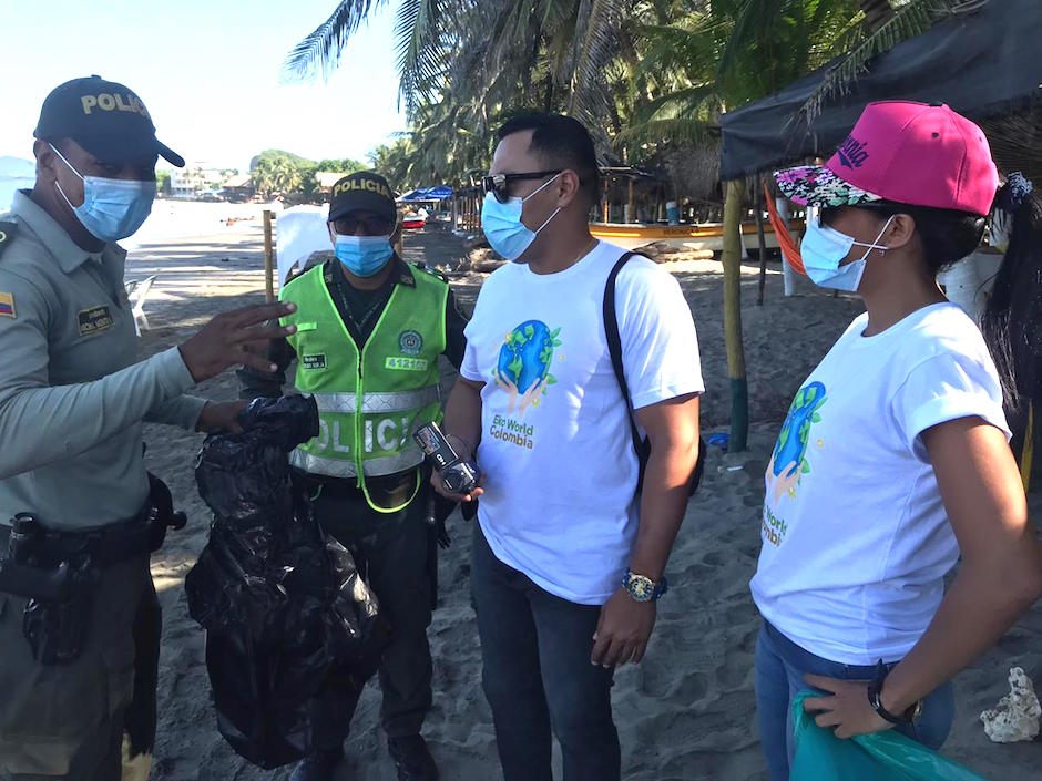 La Policía de Turismo y Medio Ambiente apoyando las jornadas.