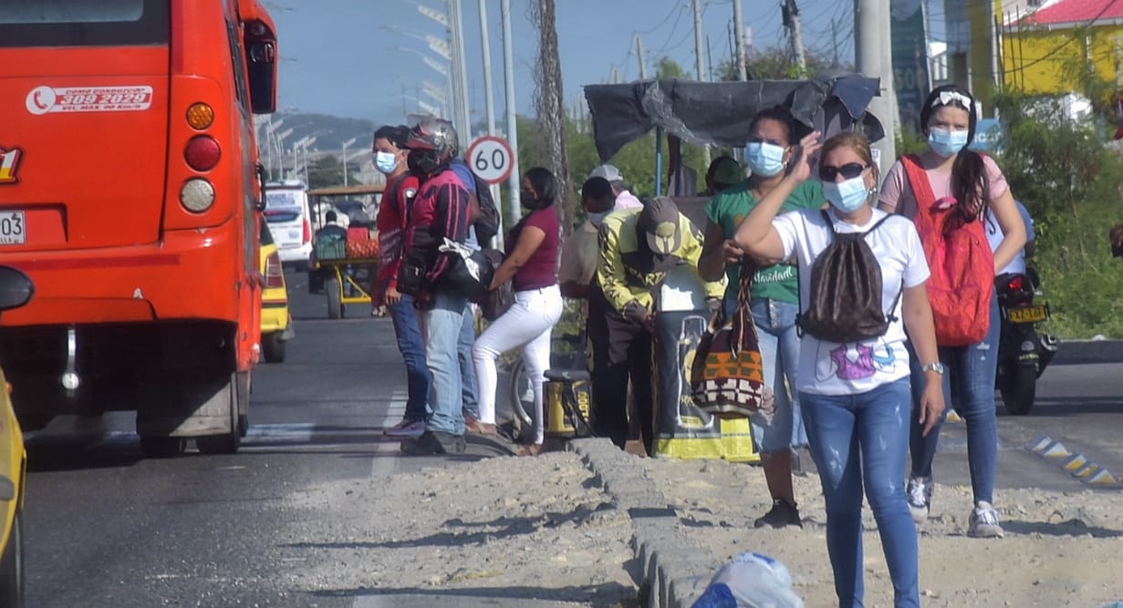 La parada de buses, sitio en donde hay que usarlo para protegerse.