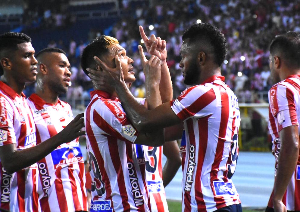Miguel Ángel Borja celebrando la apertura del marcador con Teófilo Gutiérrez.