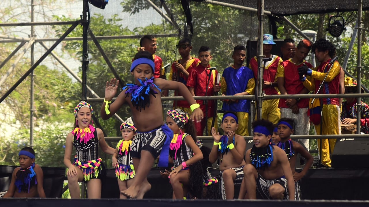 Mezclas afrocolombianas en formación de Malambo.